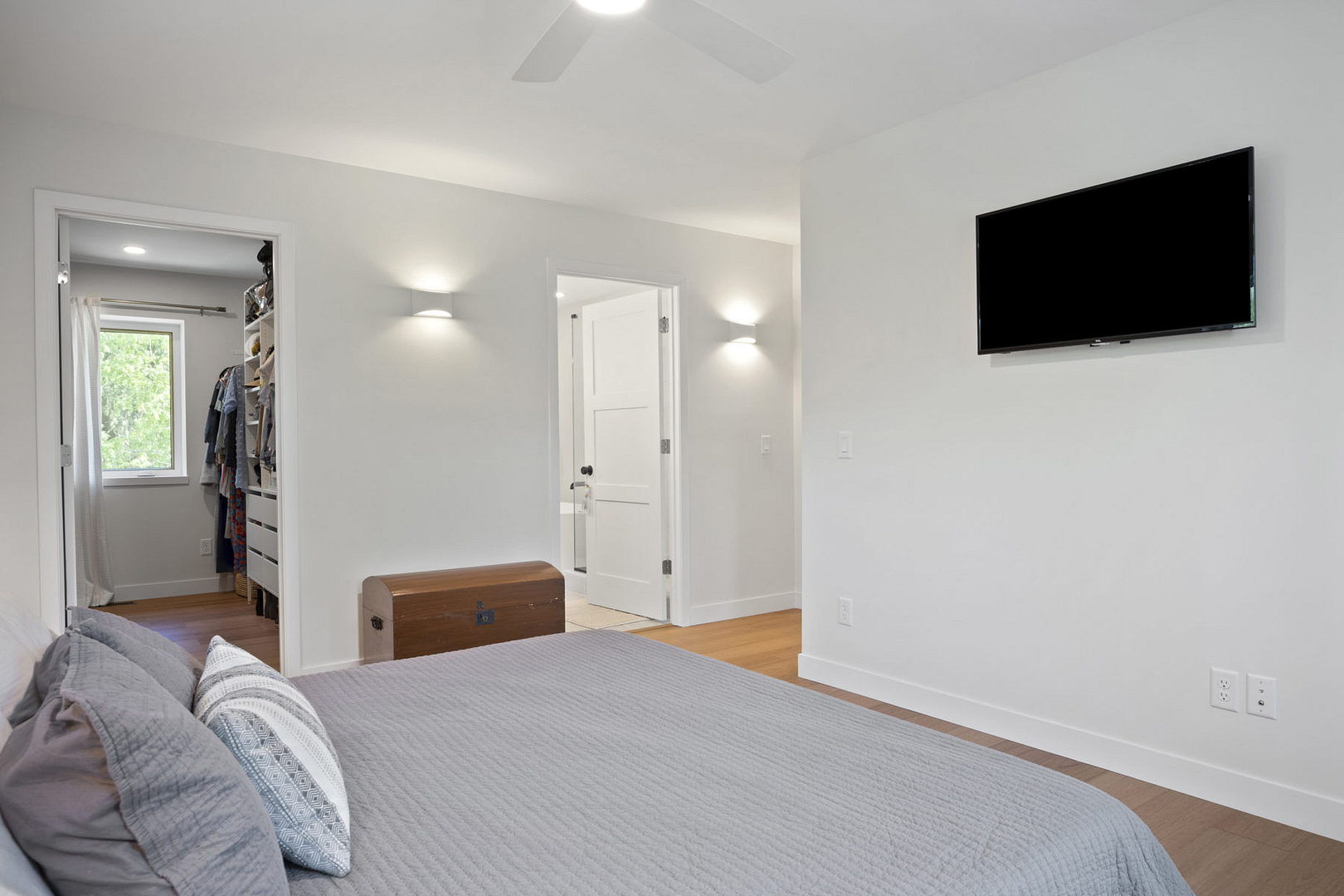 Paltrin - Rosa Home - Primary Bed